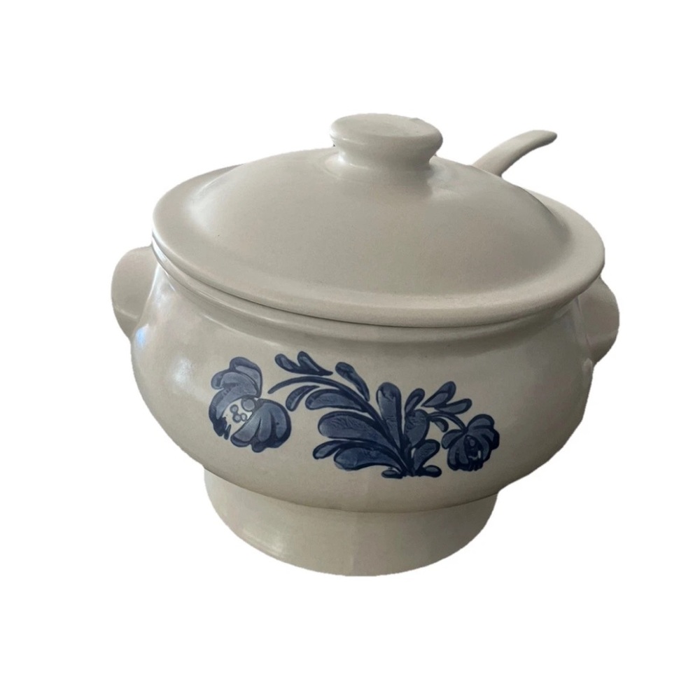 Vintage Pfaltzgraff Yorktowne Stoneware 7-160 USA Soup Tureen w/ Lid & Ladle